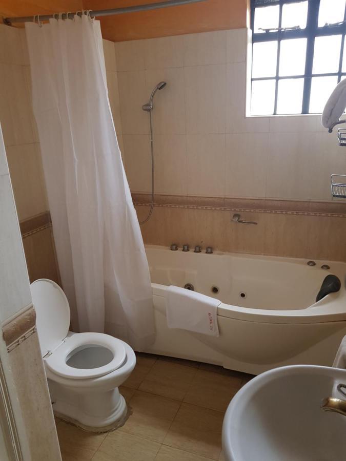 Natural Oak Apartments ナイロビ エクステリア 写真